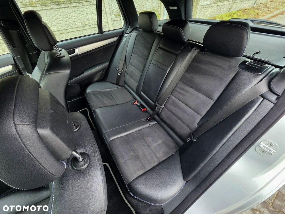 Mercedes-Benz Klasa C 180 T Edition - 26