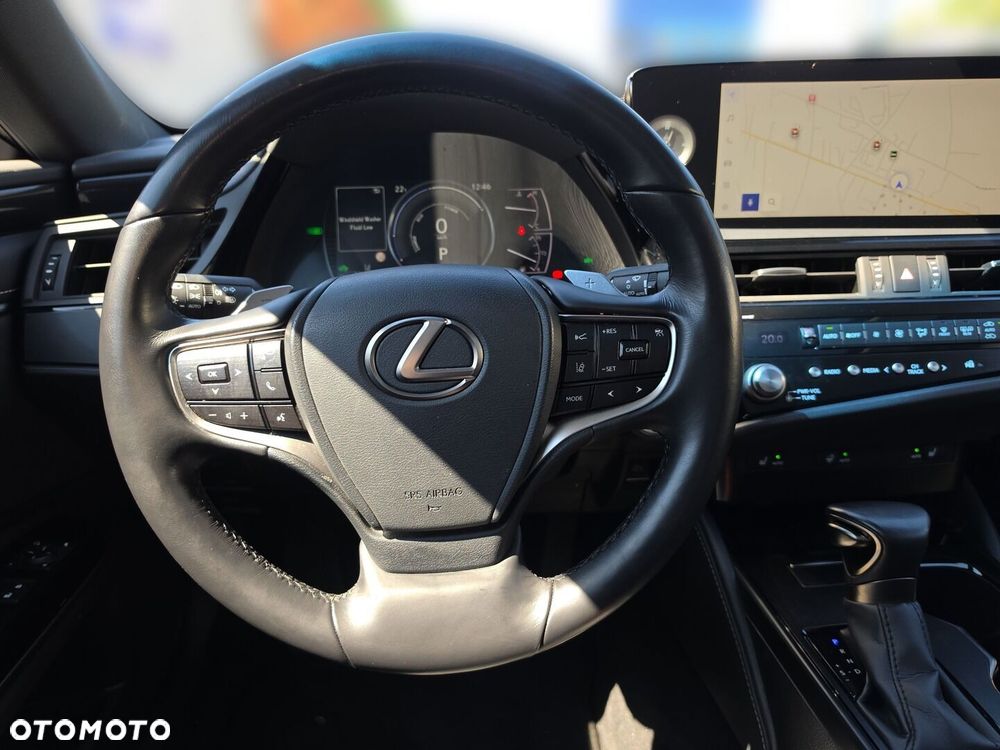 Lexus ES 300h Business Edition - 12