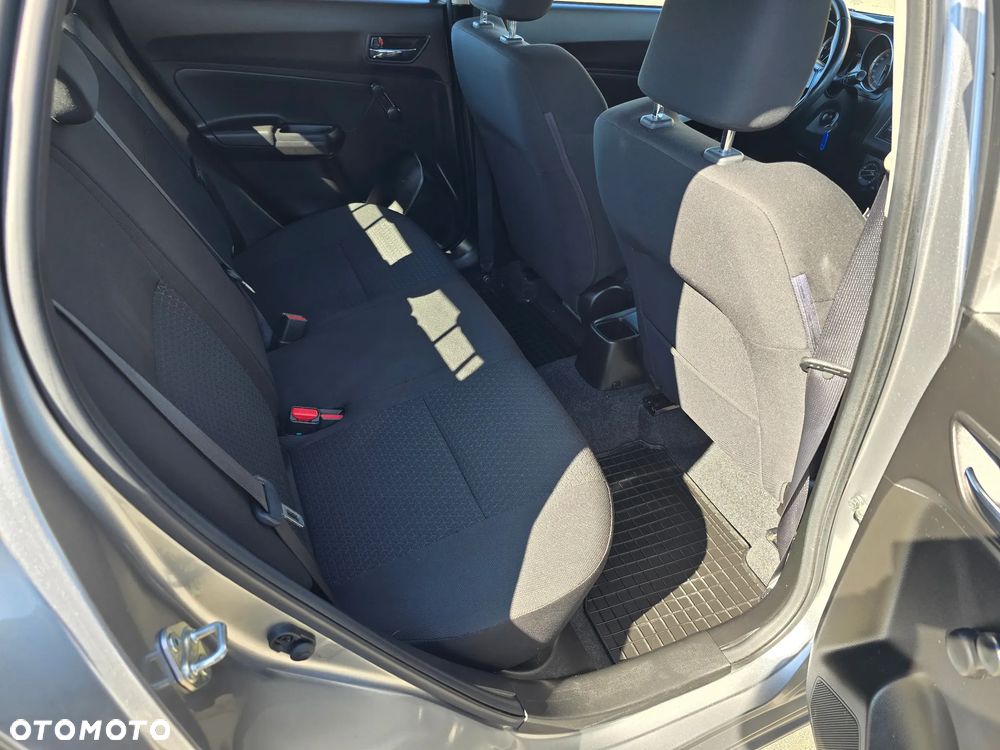 Suzuki Swift 1.2 Dualjet SHVS Premium CVT - 11