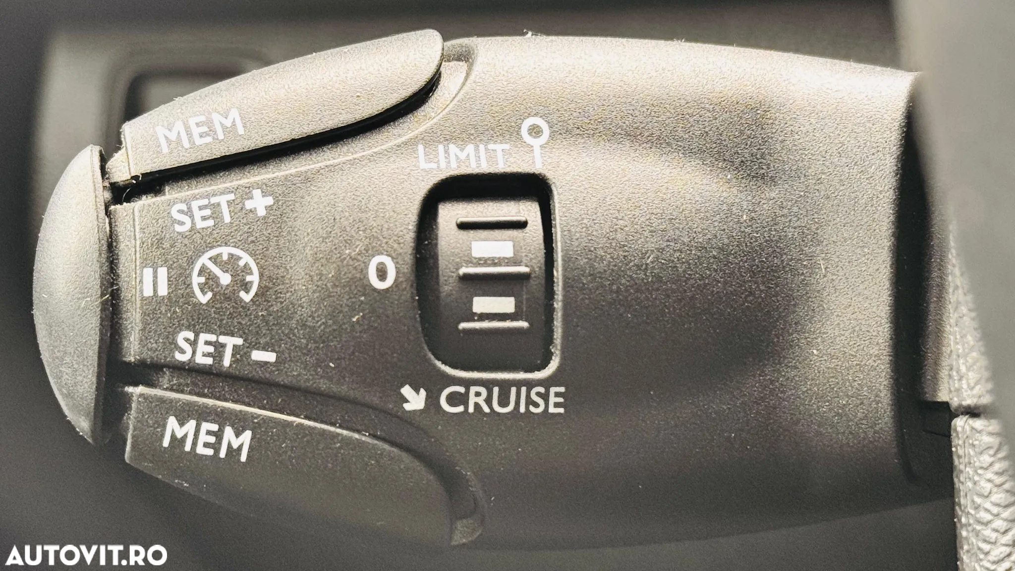 Peugeot 308 1.2 L PureTech Turbo S&S Allure Pack - 23