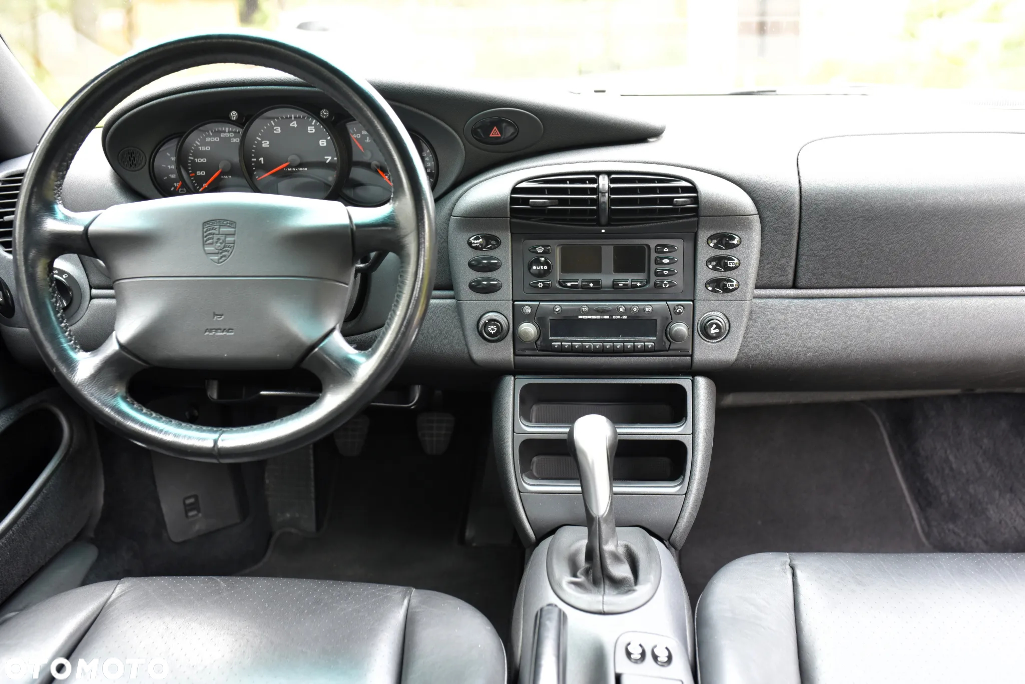 Porsche 911 Carrera 4 - 32