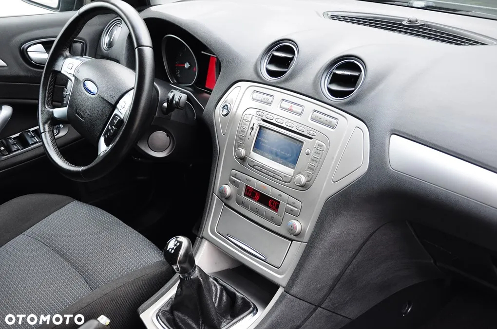 Ford Mondeo 2.0 FF Ghia - 28