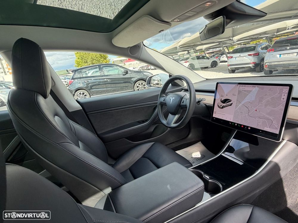 Tesla Model 3 - 10