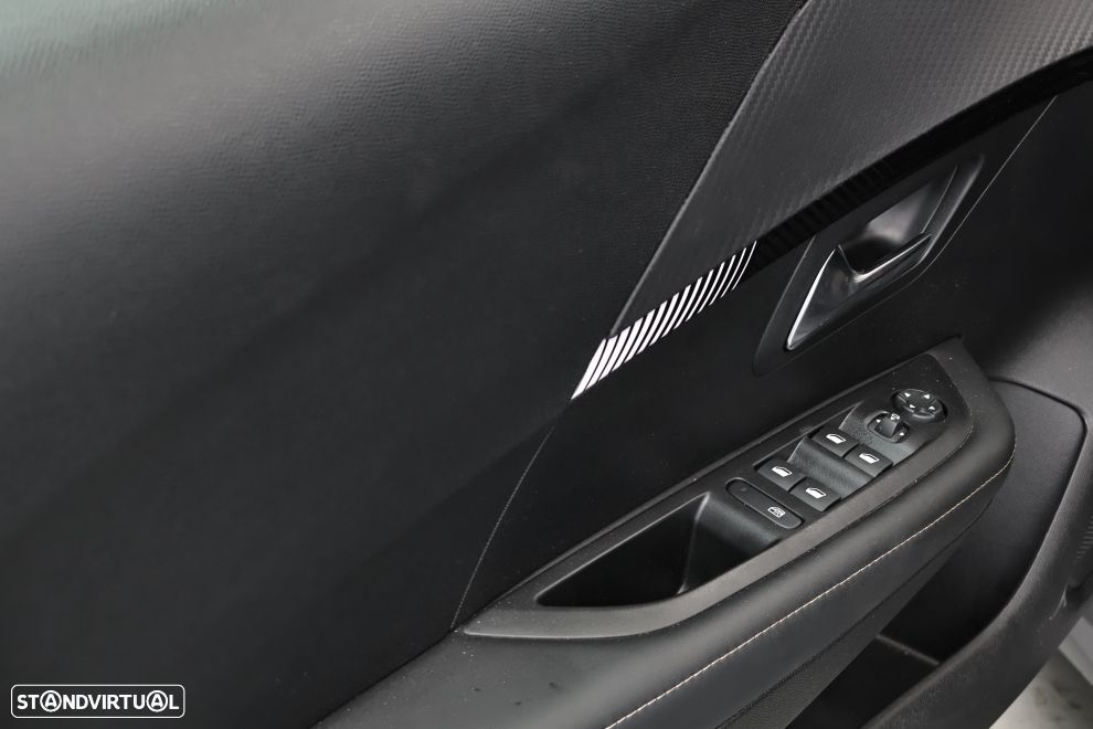 Peugeot 208 1.2 PureTech Allure - 23