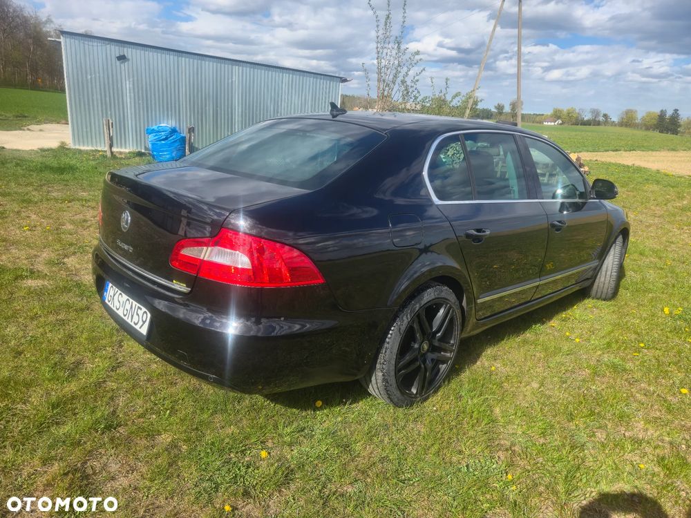 Skoda Superb 2.0 TDI Platinum DSG - 2