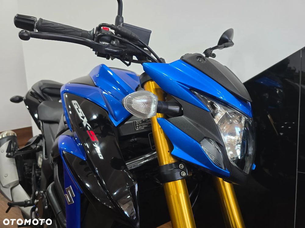Suzuki GSX - 30
