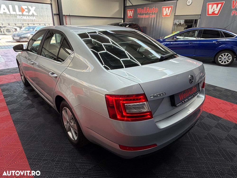 Skoda Octavia 2.0 TDI DSG Ambition - 6