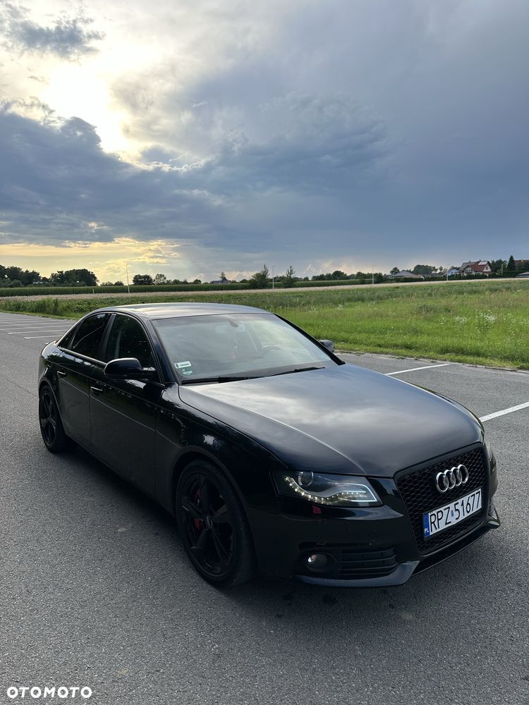 Audi A4 Limousine - 1