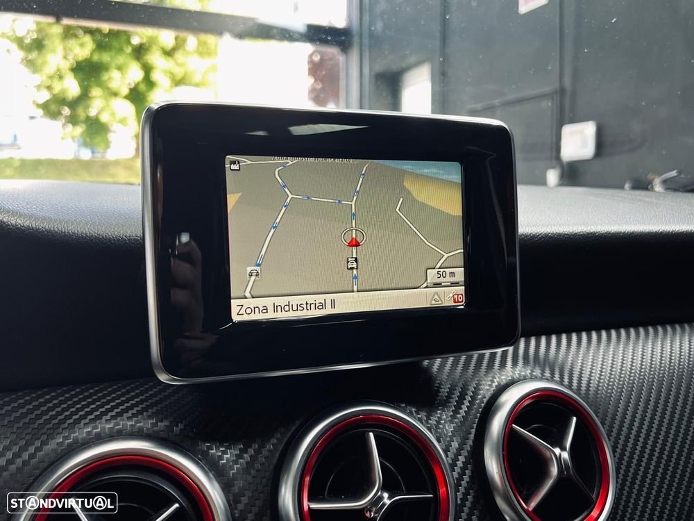 Mercedes-Benz A 180 d AMG Line - 24