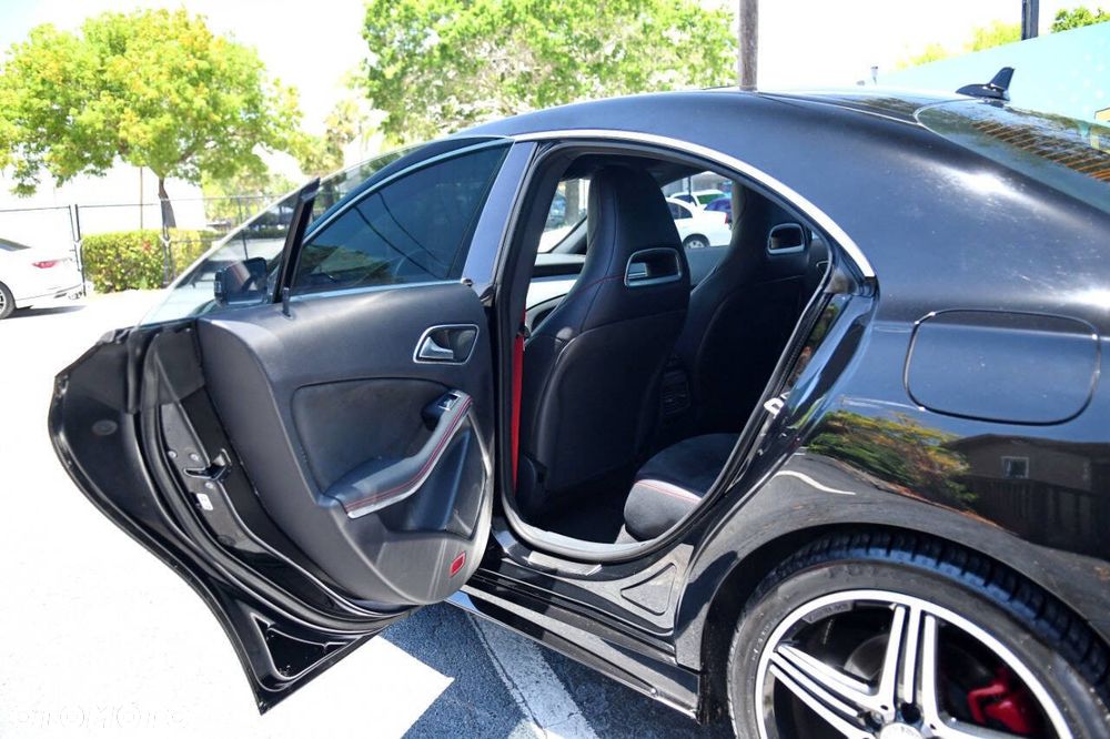 Mercedes-Benz CLA 250 7G-DCT - 18