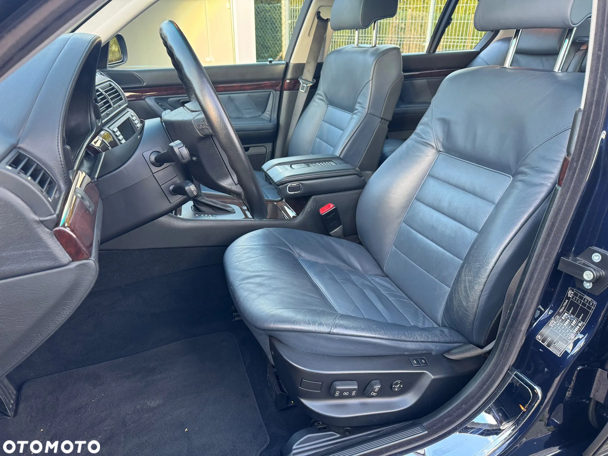 BMW Seria 7 750i - 23