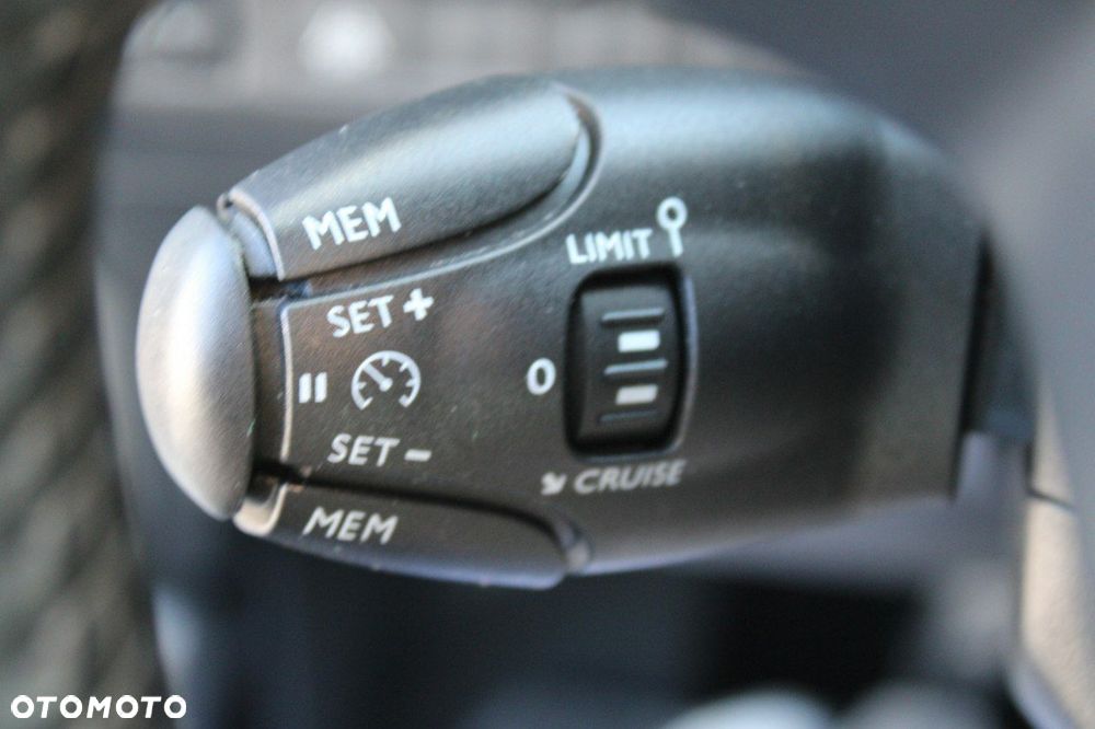 Peugeot 208 - 20