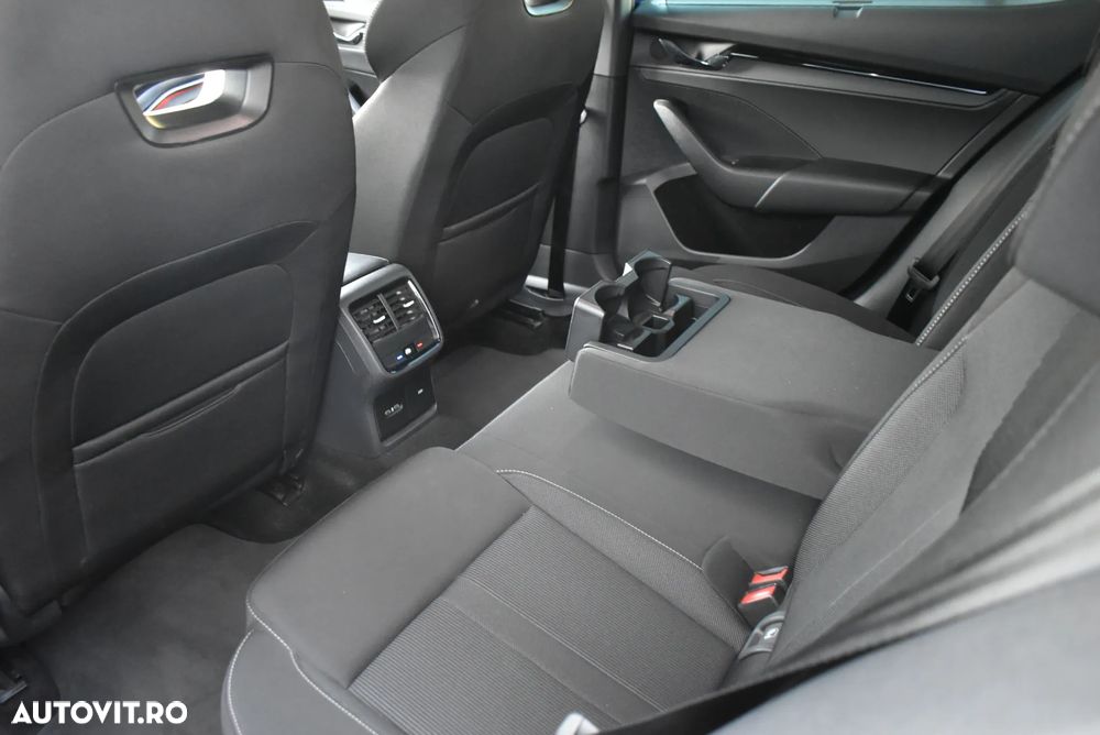 Skoda Octavia 2.0 TDI DSG 4X4 Sportline - 30