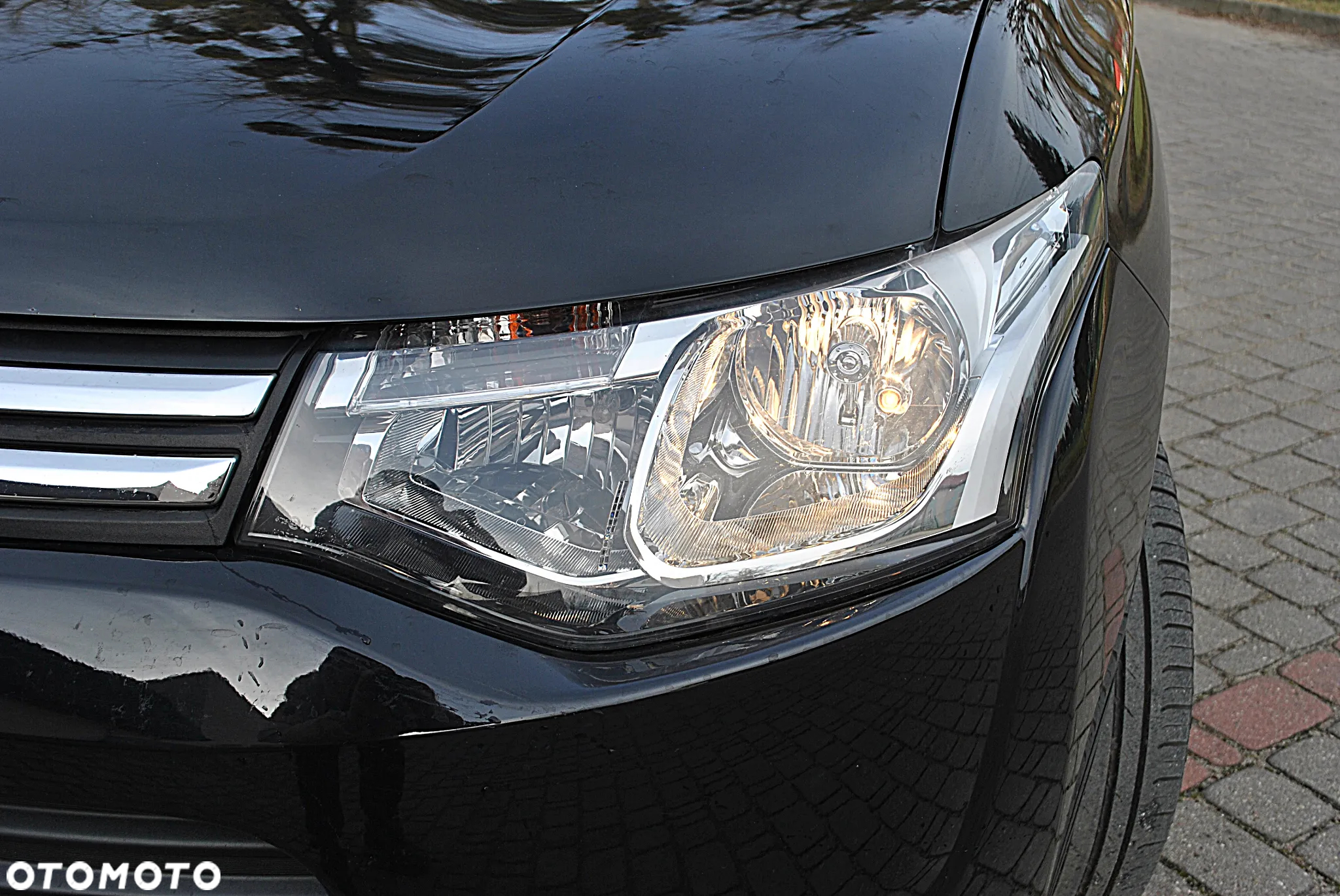 Mitsubishi Outlander 2.2 DID Intense + - 14