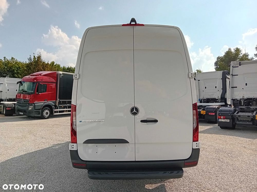 Mercedes-Benz eSprinter 320e - 7