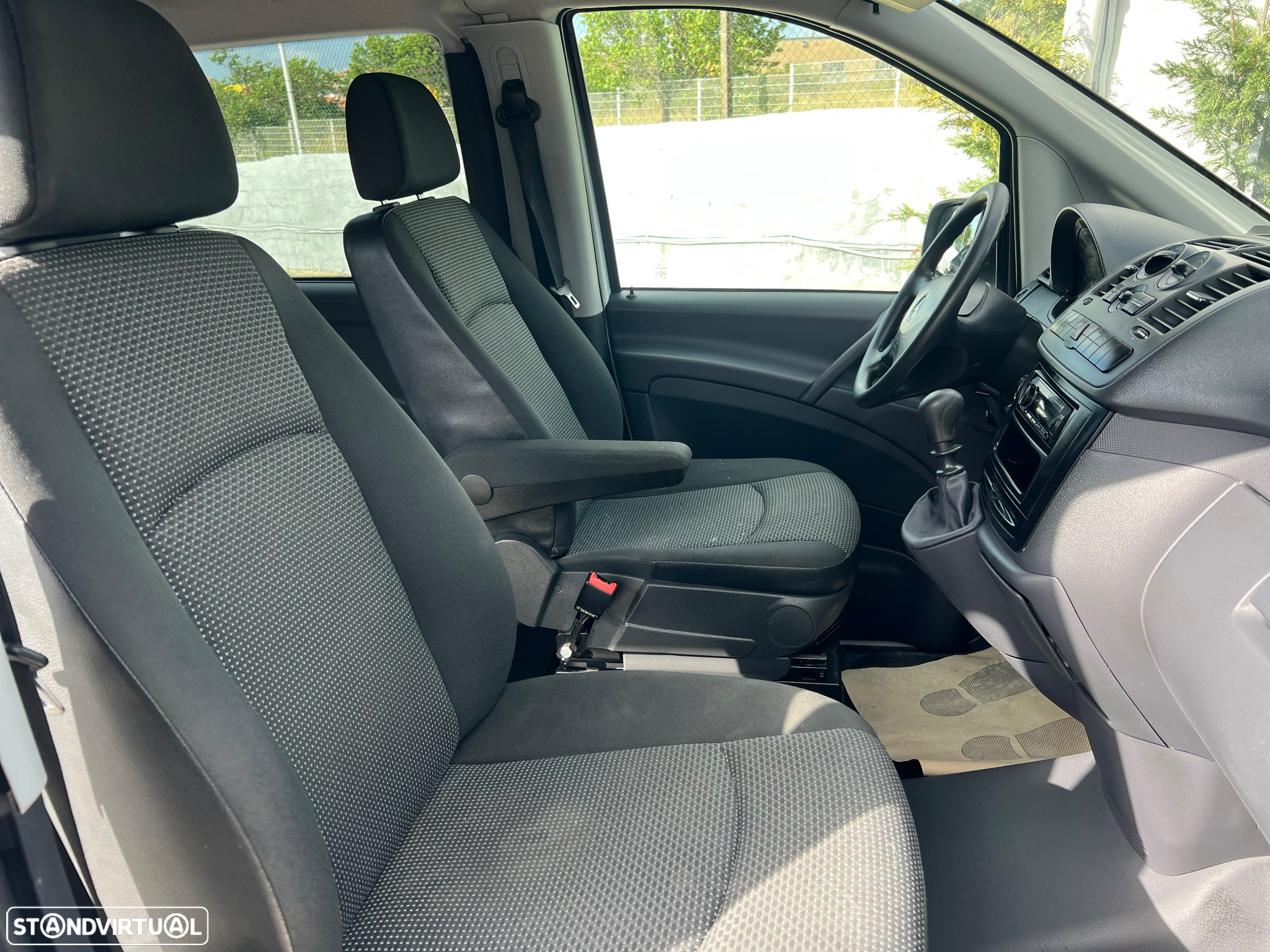 Mercedes-Benz Vito long 5-6 lugares - 13