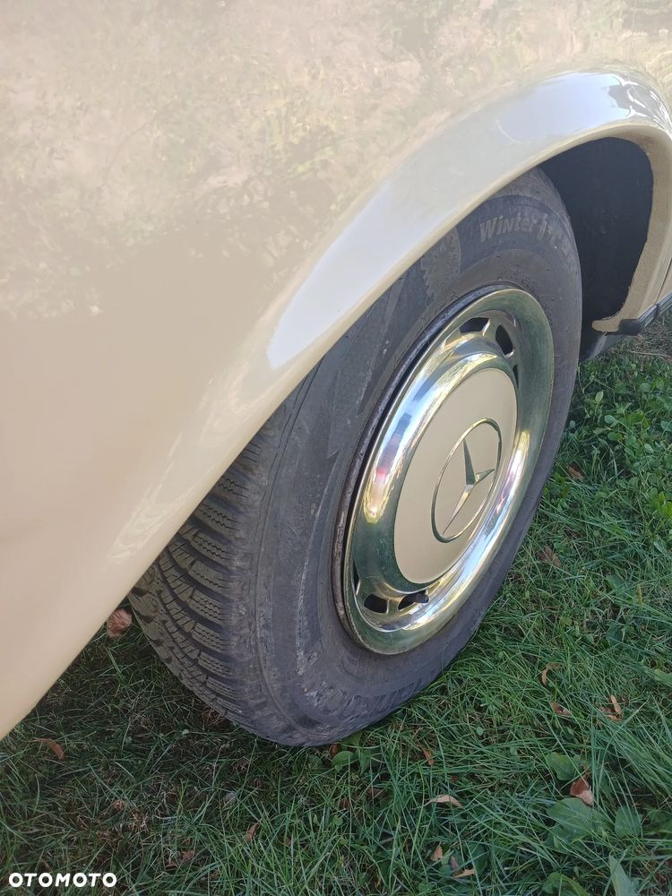 Mercedes-Benz W123 - 23