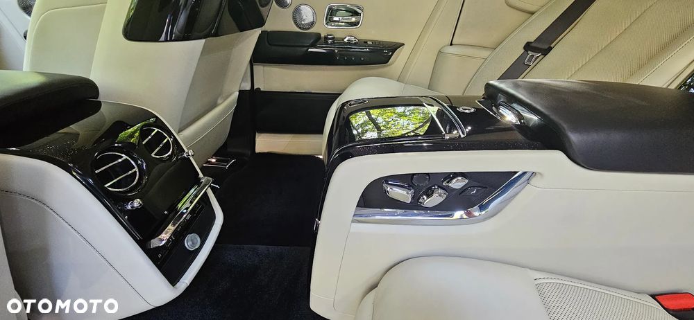 Rolls-Royce Phantom Standard - 22