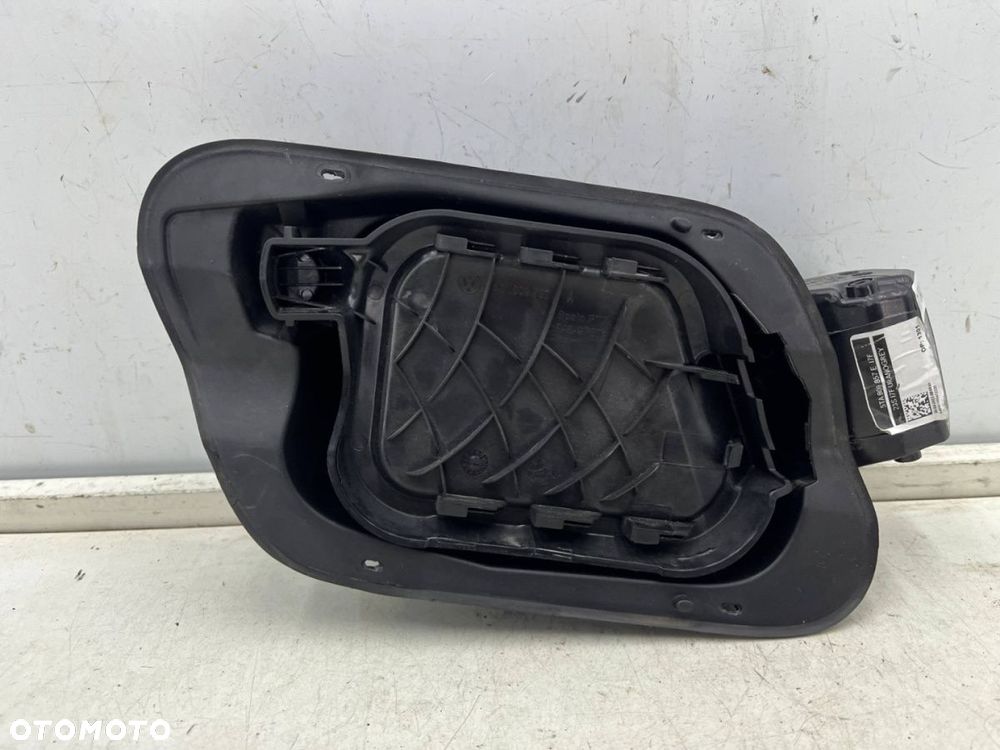 Klapka wlewu paliwa VW Touran II 5T 2015r.- 5ta809857e 5ta809799 - 1