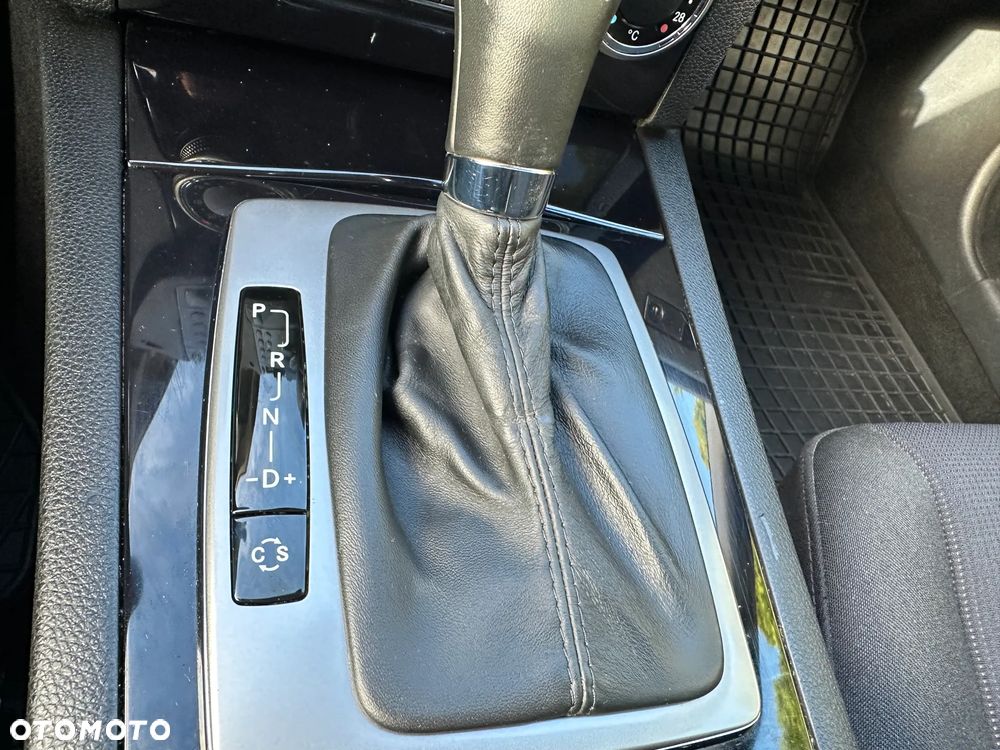Mercedes-Benz Klasa C 180 BlueEFFICIENCY 7G-TRONIC Avantgarde - 34