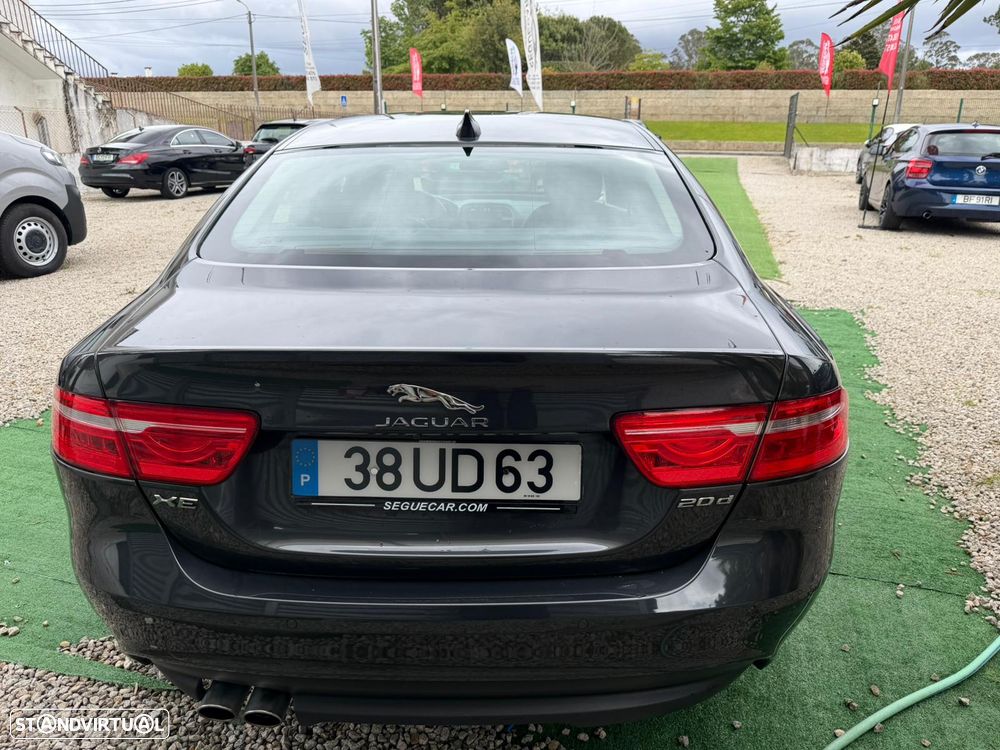 Jaguar XE 2.0 D Prestige - 4