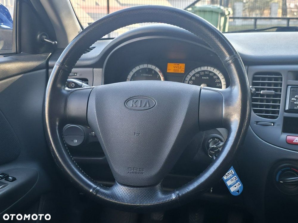 Kia Rio - 12