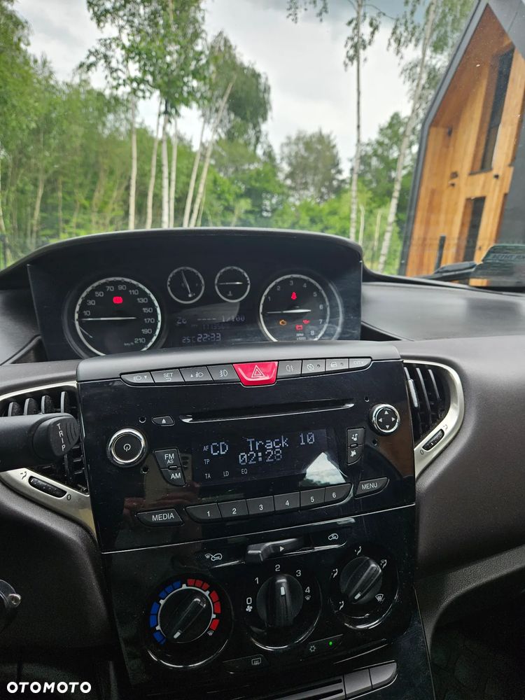 Lancia Ypsilon 0.9 Gold S&S - 9