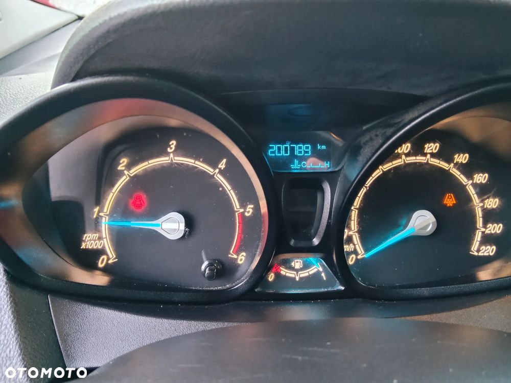 Ford Transit Courier - 11