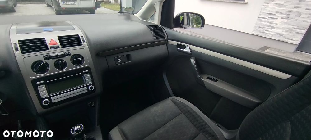 Volkswagen Touran 1.9 TDI Conceptline - 26