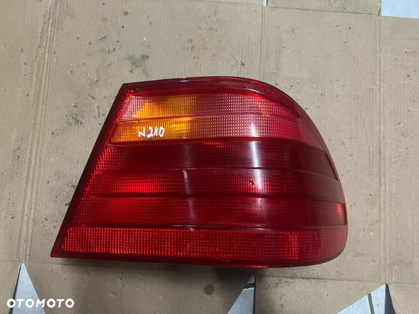 LAMPA TYŁ TYLNA PRAWA MERCEDES W210 0094