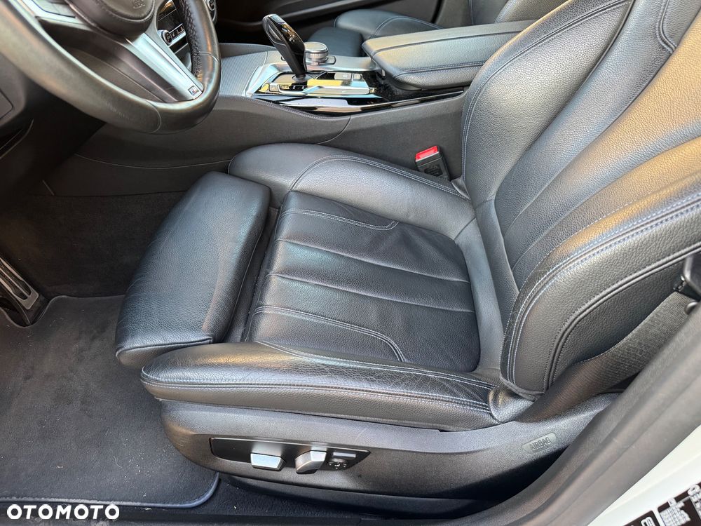 BMW Seria 5 520d xDrive M Sport sport - 38