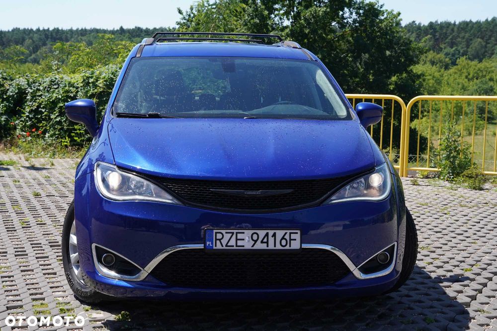 Chrysler Pacifica - 3