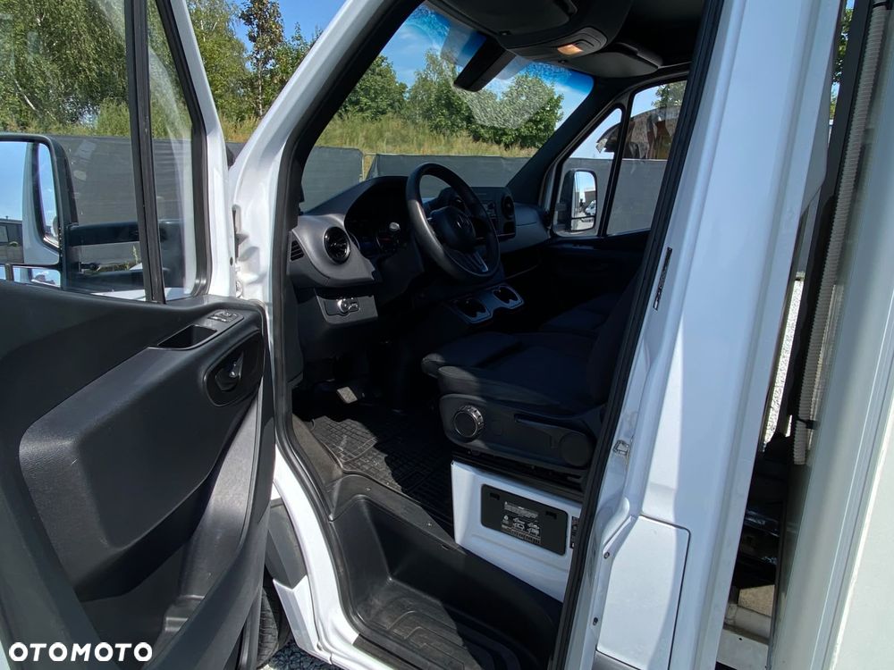 Mercedes-Benz Sprinter - 9
