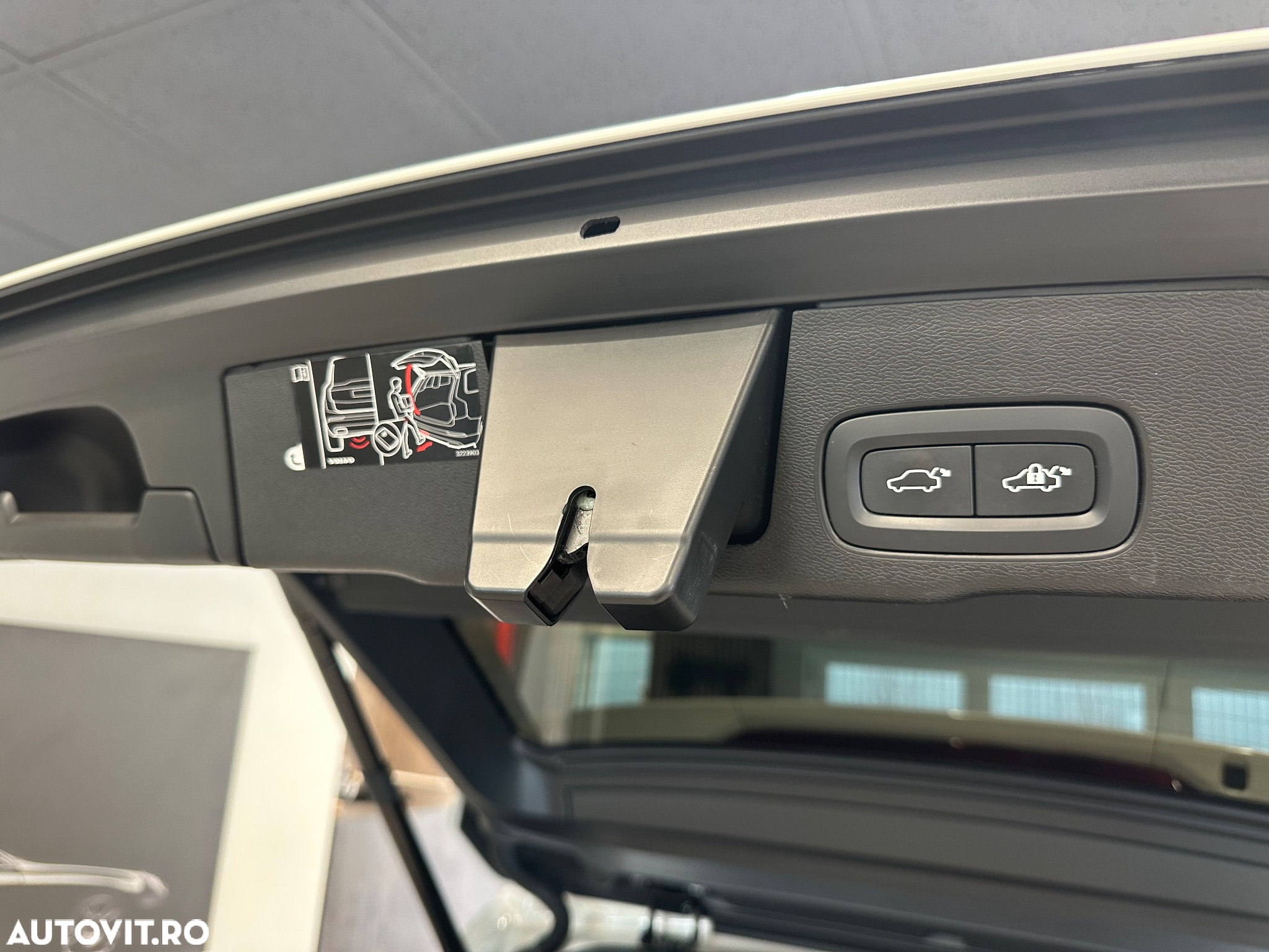 Volvo XC 60 T6 AWD Recharge Geartronic RDesign Expression - 37