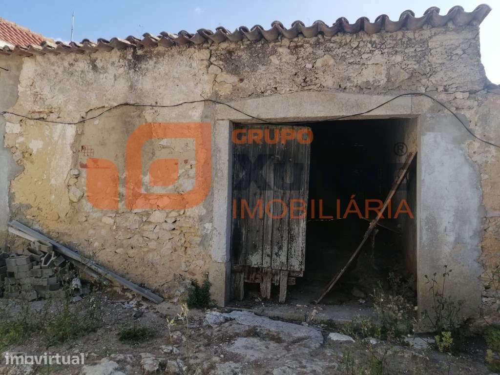 Imóvel para recuperação total no centro do Olho Marinho- Óbidos - Grande imagem: 2/8