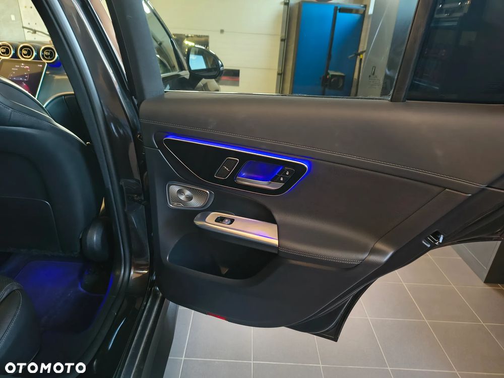 Mercedes-Benz GLC 300 4Matic 9G-TRONIC AMG Line Plus - 24