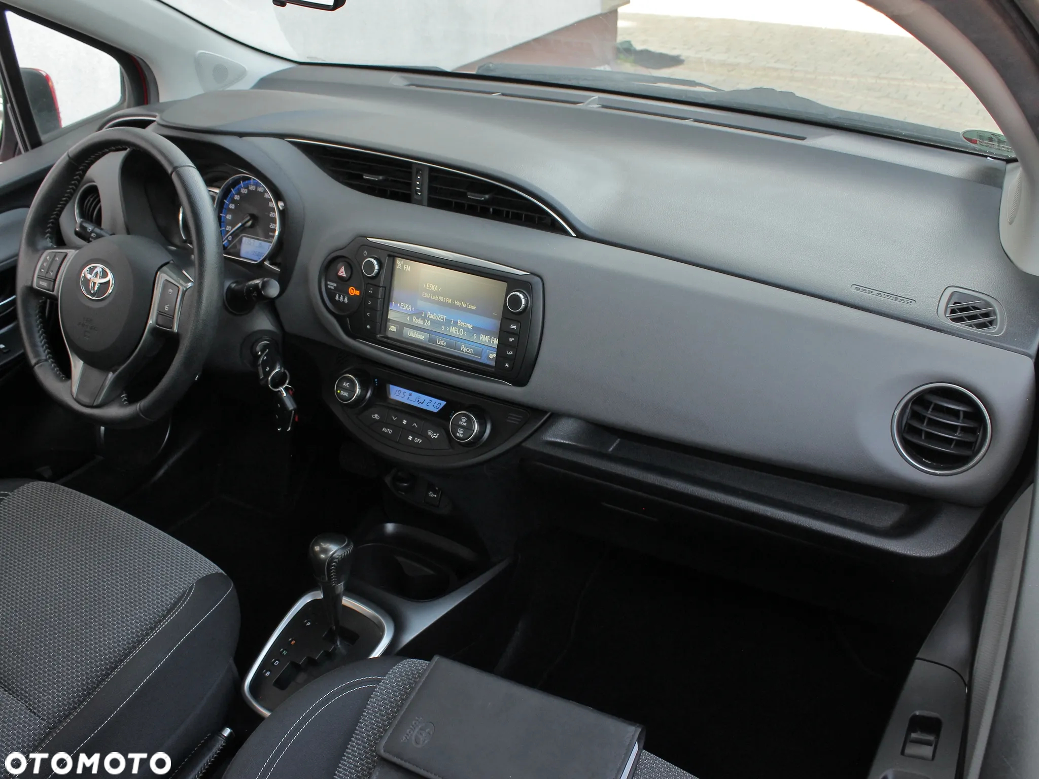 Toyota Yaris Hybrid 100 Premium - 18