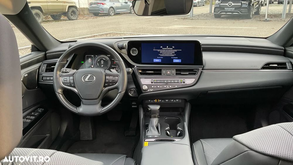 Lexus Seria ES 300h 2.5 TNGA HV 25H- 4X2 CVT Luxury - 13