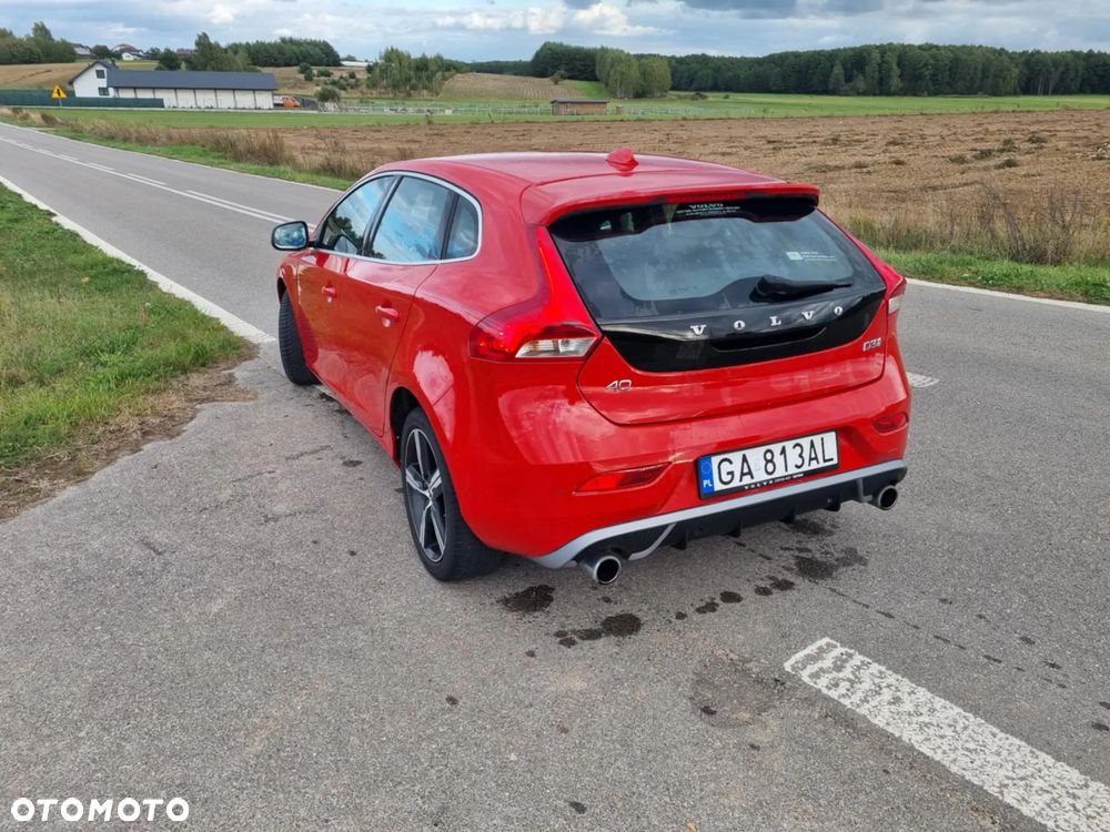 Volvo V40 D3 Drive-E R-Design Kinetic - 2