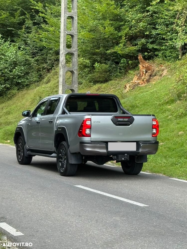 Toyota Hilux 2.8D 204CP 4x4 Double Cab AT Invincible - 2
