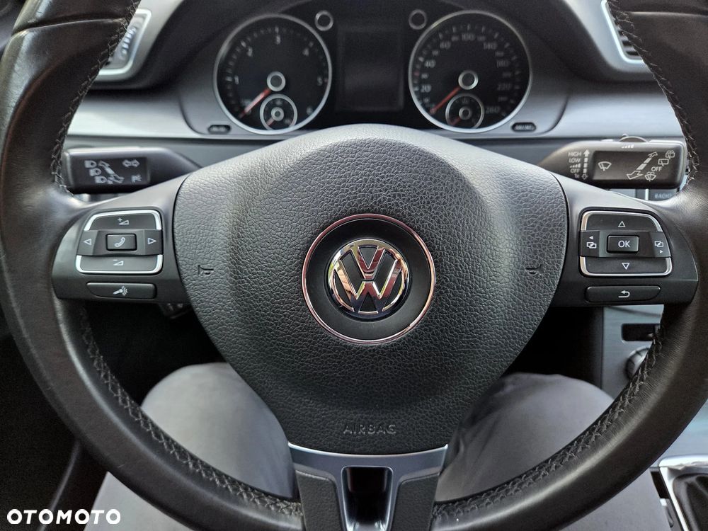 Volkswagen Passat - 11