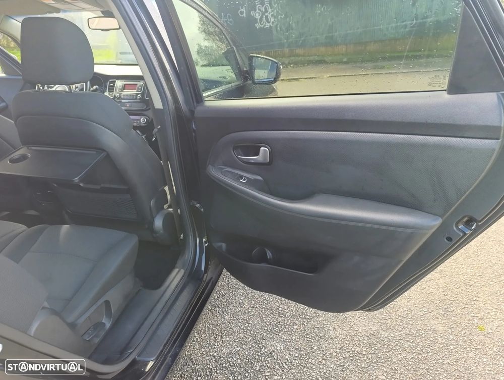 Kia Carens 1.7 CRDi ISG TX - 23
