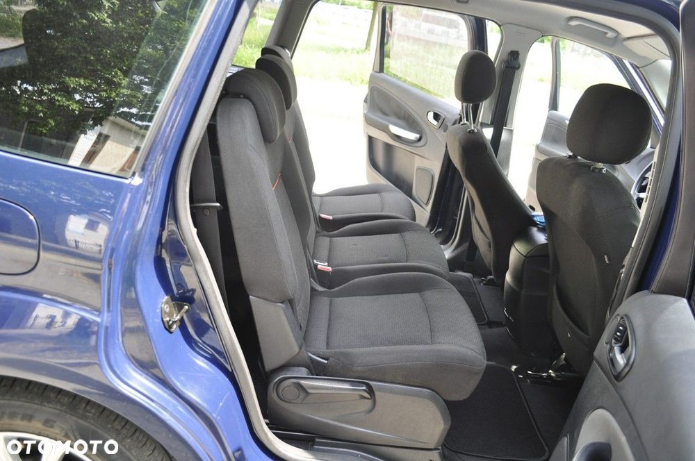Ford S-Max - 11