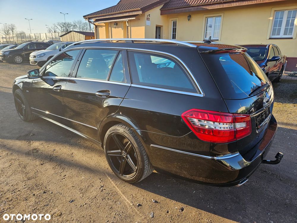 Mercedes-Benz Klasa E 350 CDI DPF BlueEFFICIENCY 7G-TRONIC Elegance - 4