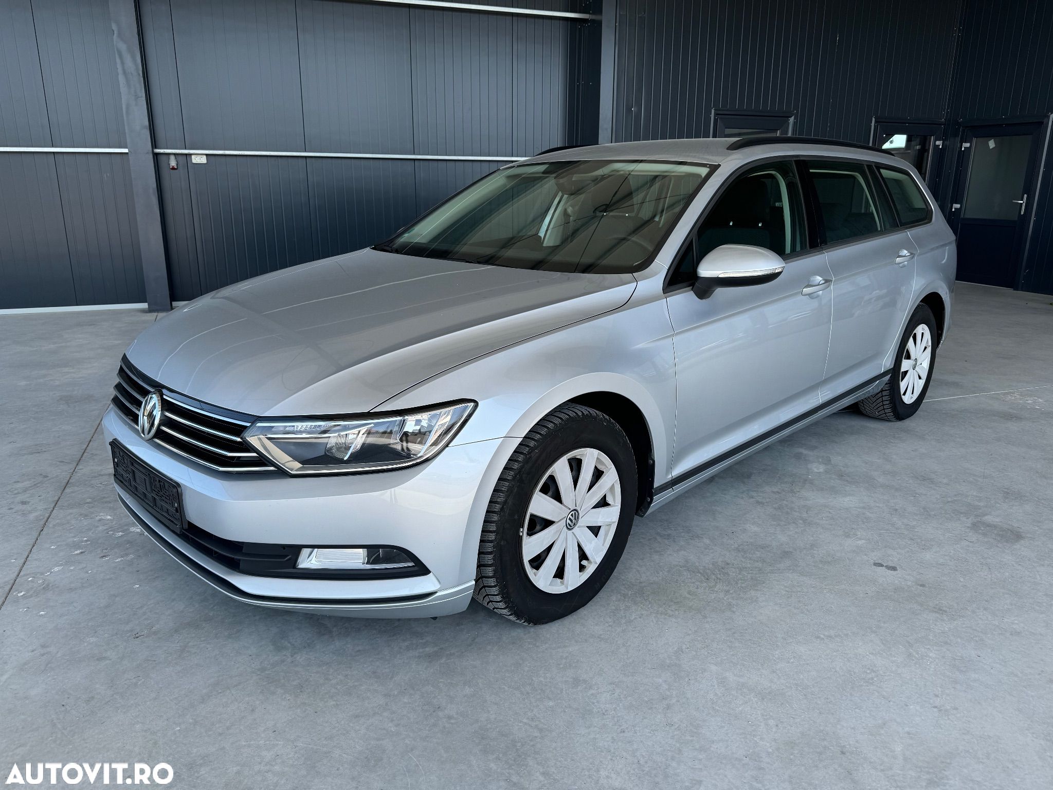 Volkswagen Passat - 1