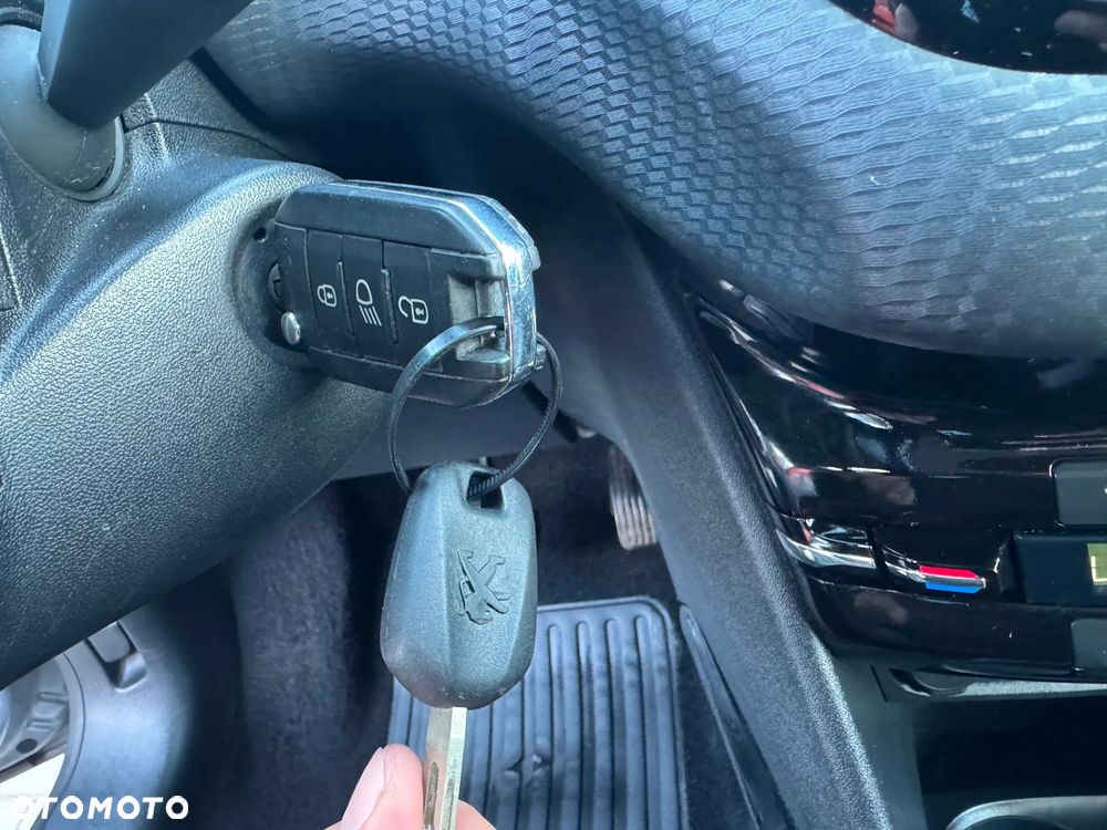 Peugeot 2008 PureTech 110 GPF Stop&Start EAT6 Allure - 13