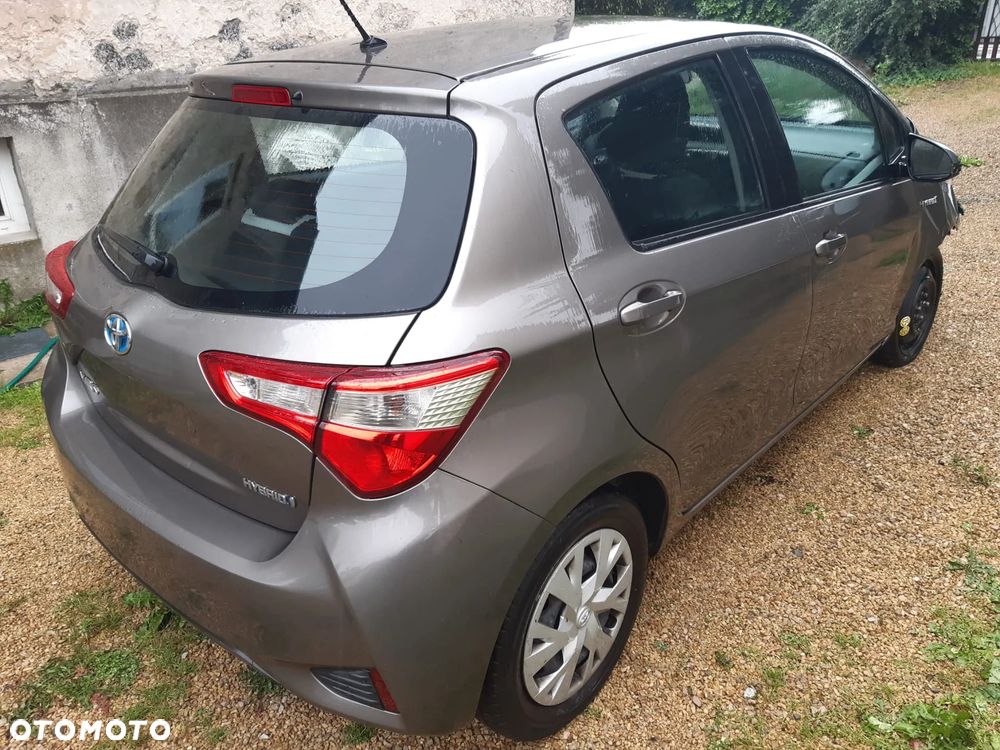Toyota Yaris Hybrid 100 Premium - 7