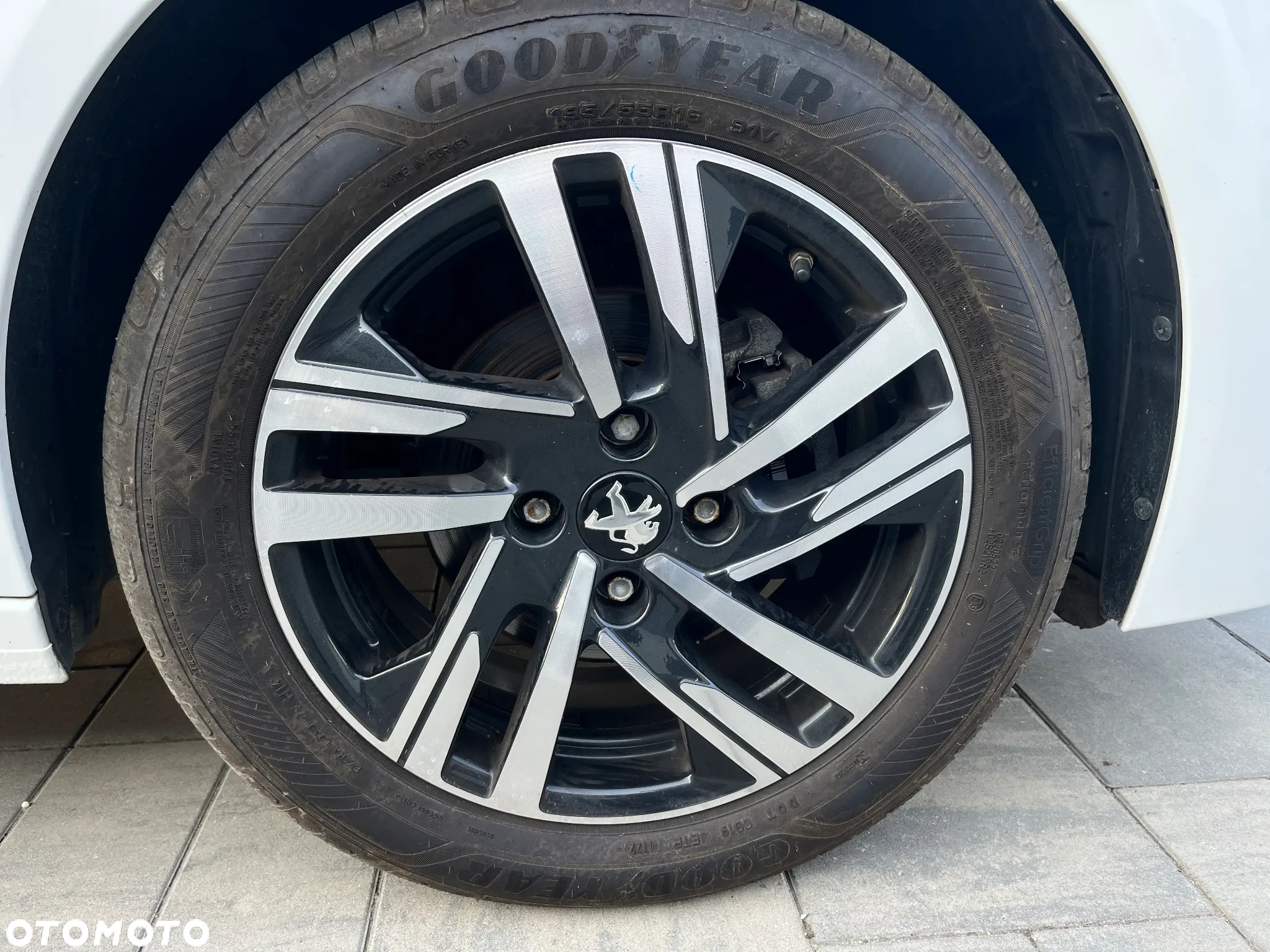 Peugeot 208 - 17