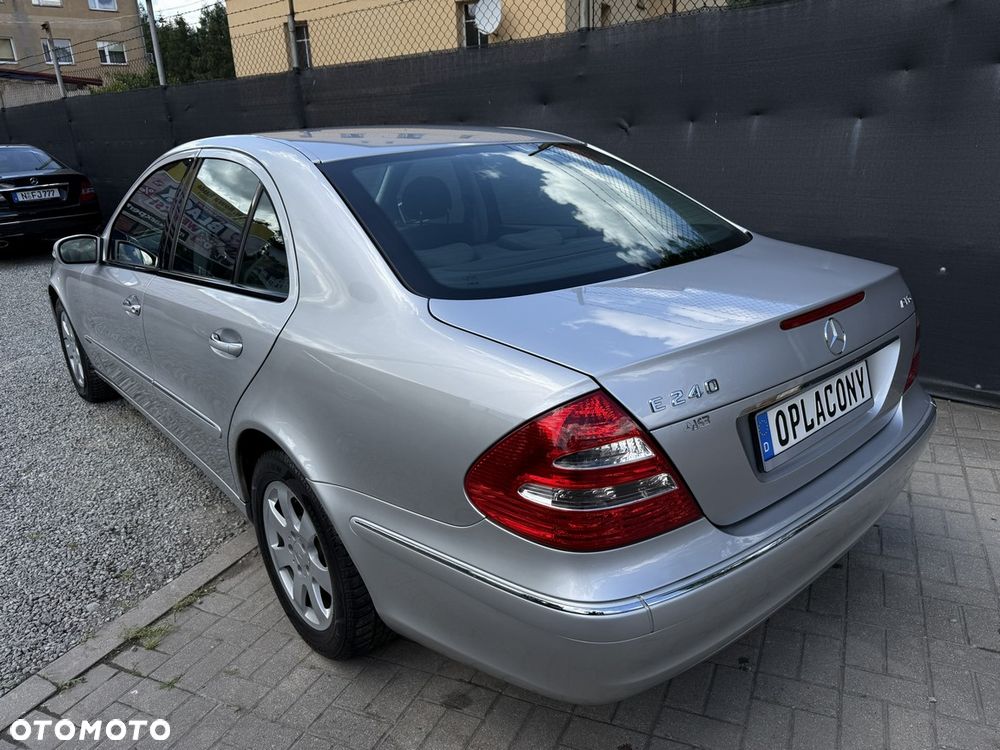 Mercedes-Benz Klasa E 240 Elegance - 14