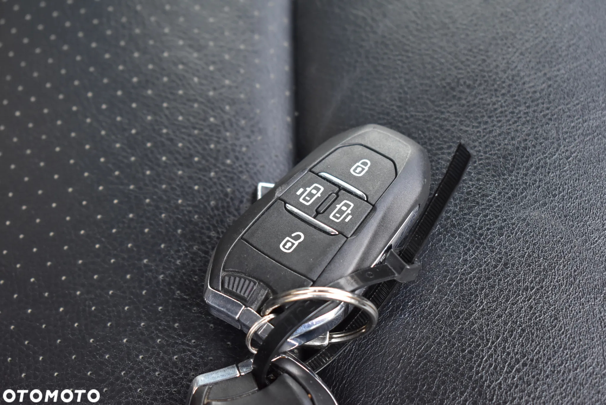 Peugeot Traveller 2.0 BlueHDi Standard Business Vip - 40
